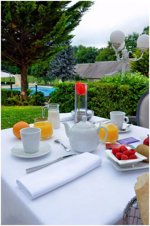 Hotel Restaurant Les Coquelicots, The Originals Relais Saint-Pardoux-l'Ortigier Экстерьер фото